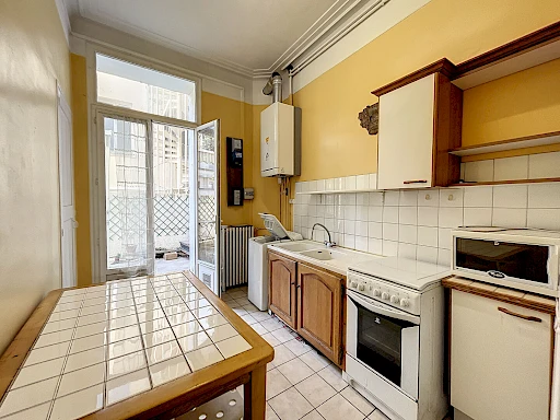 A LOUER AVIGNON INTRAMUROS ( 84000 ) : T2 meublé - 64.46m² - terrasse - rue agricole Perdiguier ! - 6