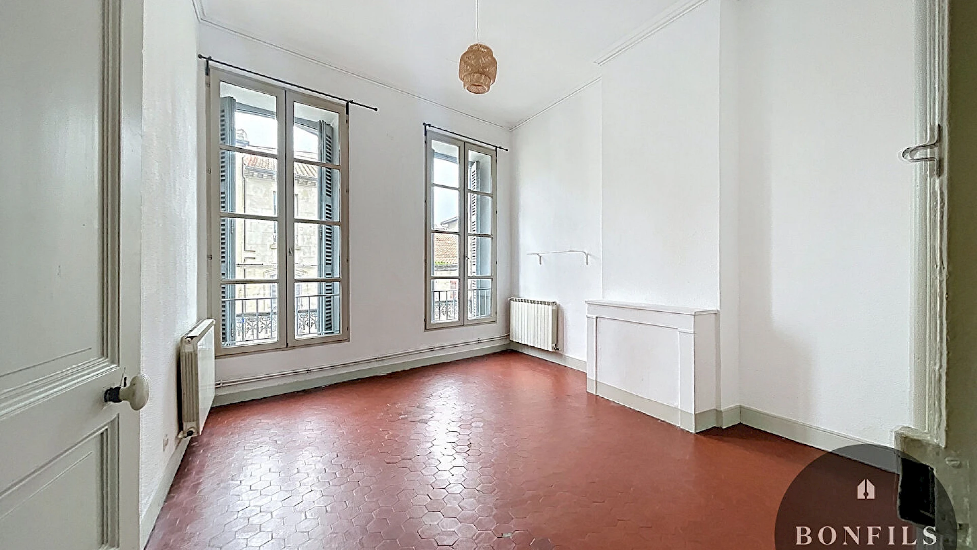 A LOUER AVIGNON INTRAMUROS ( 84 000 ) : charmant et spacieux appartement 3 pièces !
