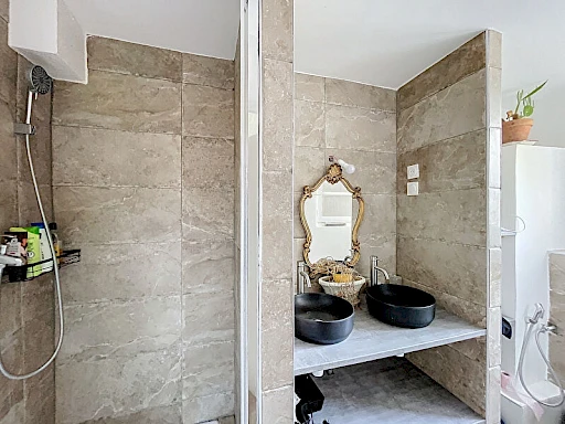 A LOUER AVIGNON ( 84000 ) PREMIERE CEINTURE EXTRAMUROS : Maison 3 pièces - cour - climatisée -meublée ou non meublée ! - 9